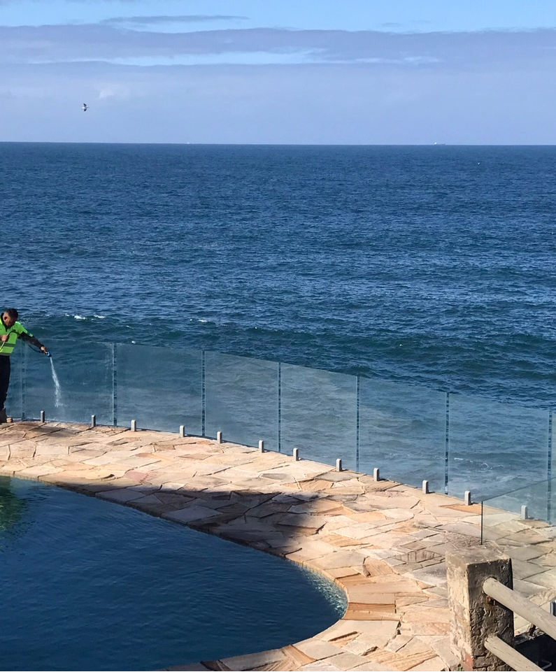 Freshen Up Your Glass Pool Fence For Summer