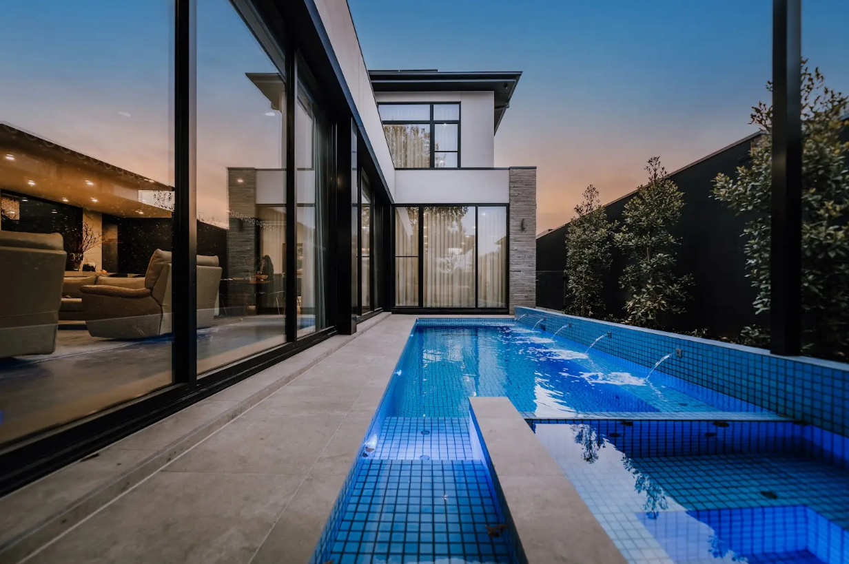 Innovative Sustainable Living: New Eco-Friendly Home in Kew